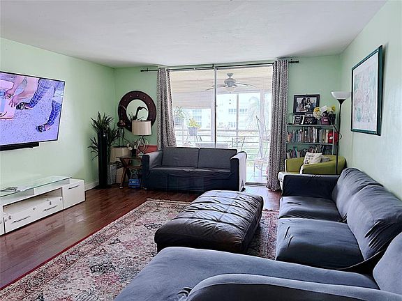 2nd image of 325 SE 11 Te #205