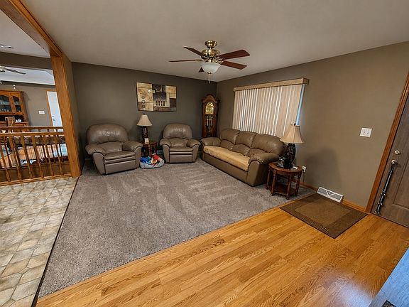3rd image of 432 N Kenosha Ave