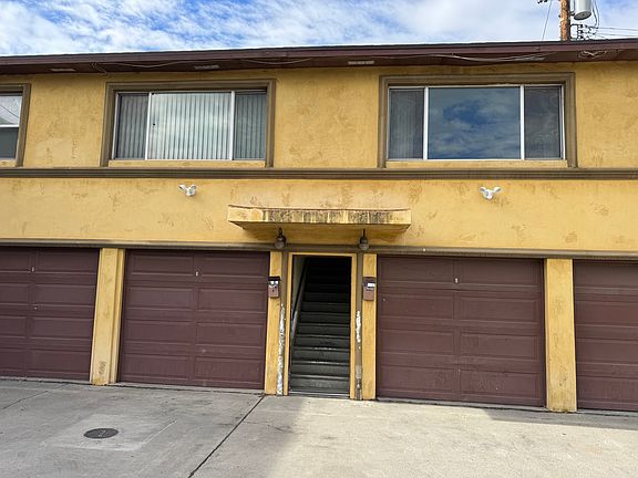 2nd image of 2326 N Genevieve St