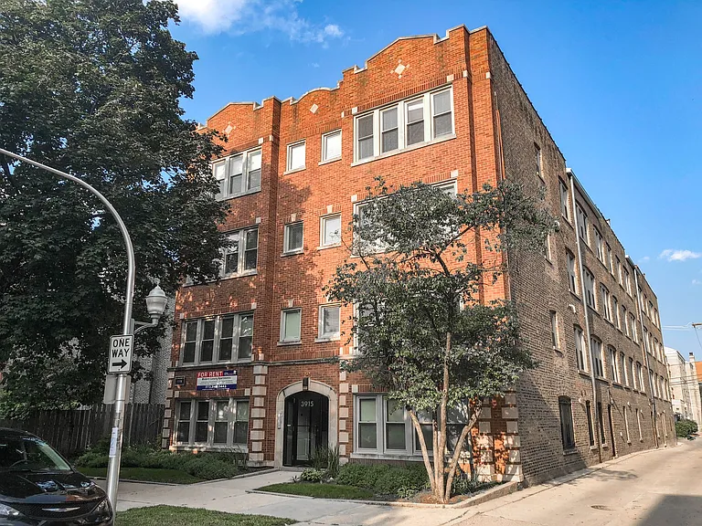 3915-21 N. Janssen — Photo 3