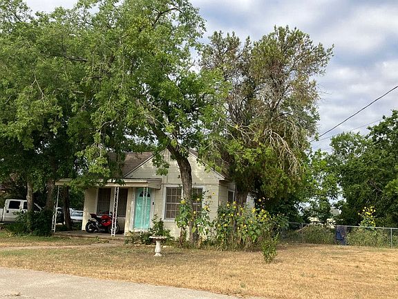 2nd image of 301 College Ave