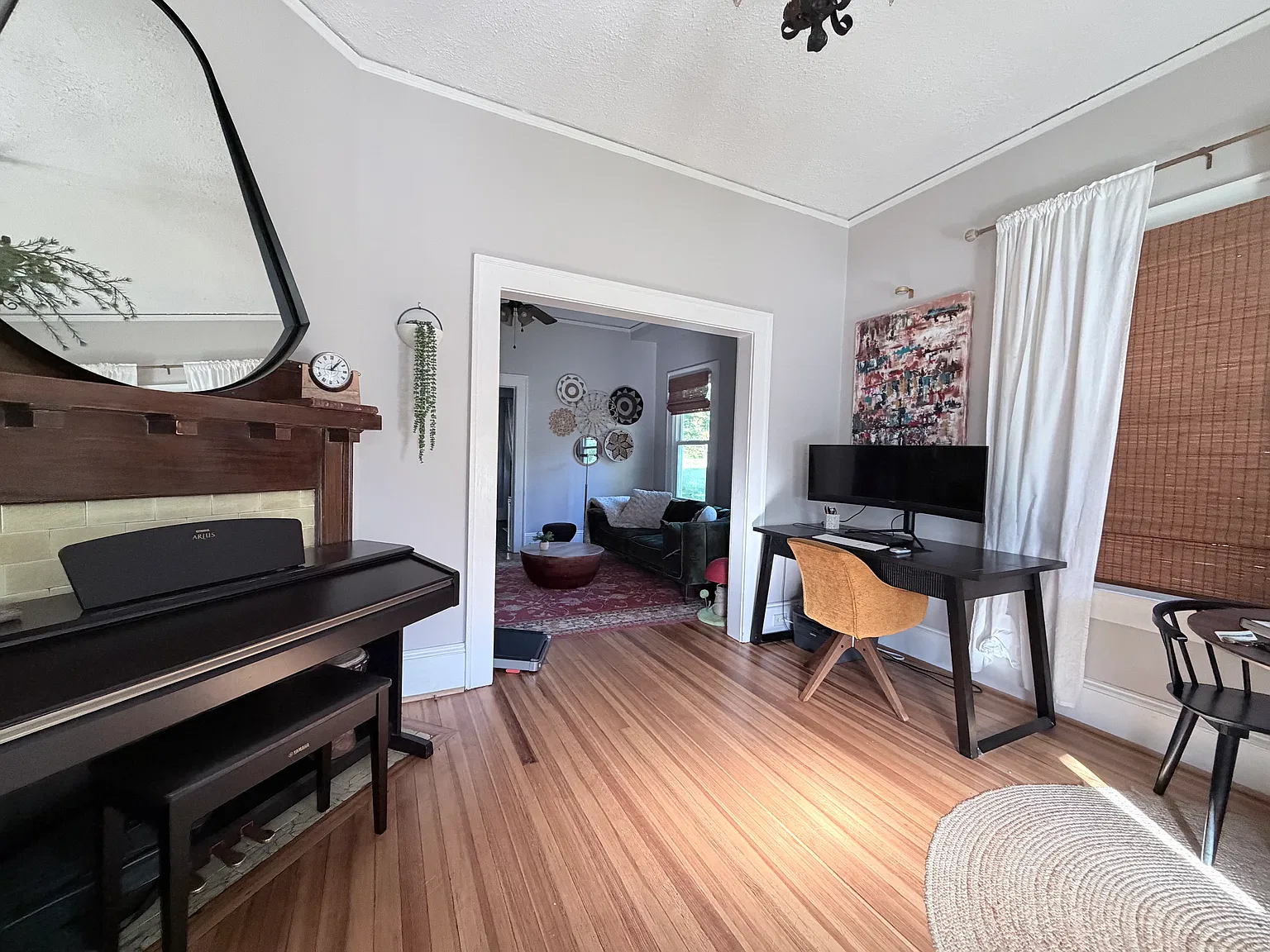 2 bed, 882 sqft, $1,600 — Photo 2