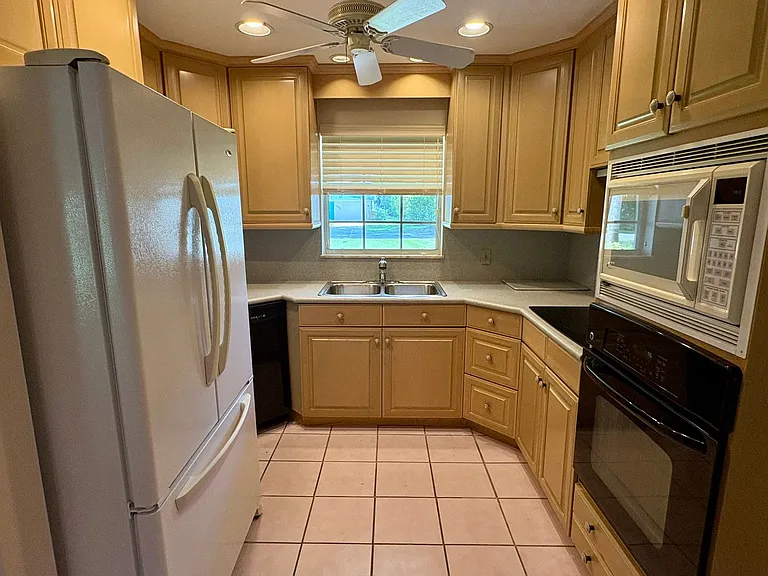 514 SW North Carolina Dr — Photo 4