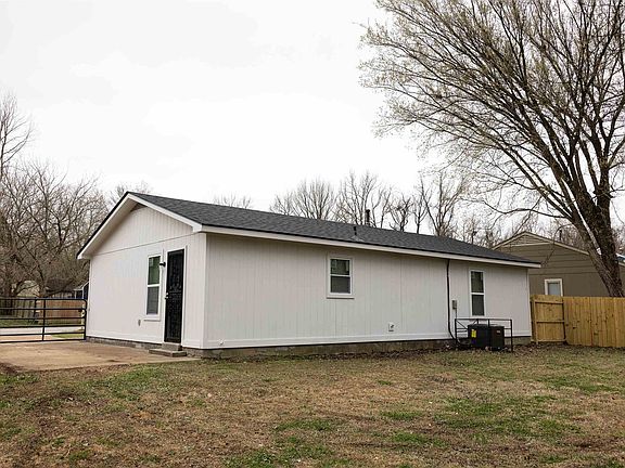 2nd image of 3752 Walsingham Dr