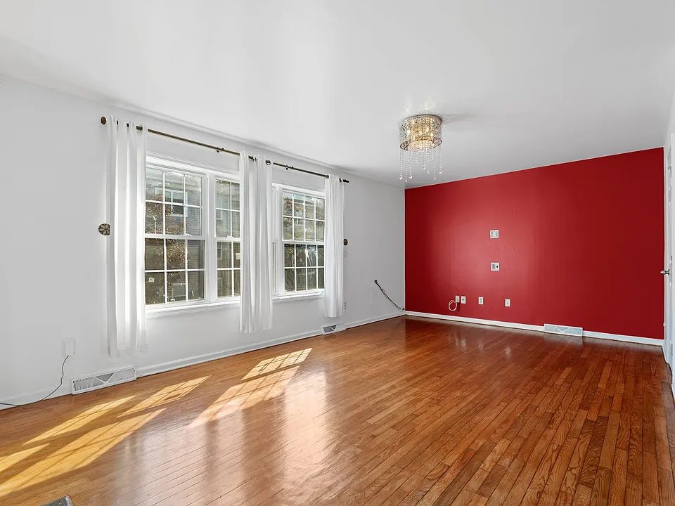 9 Tompkins St