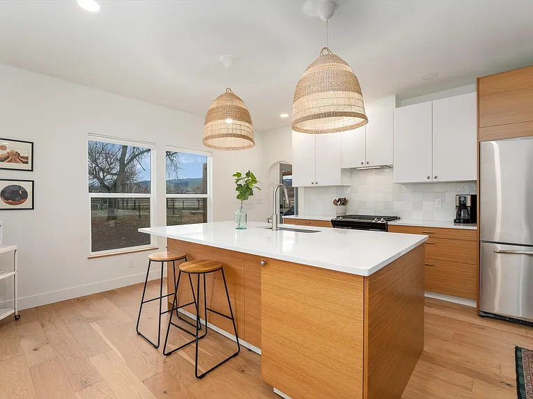 2417 N Overland Trl — Photo 14
