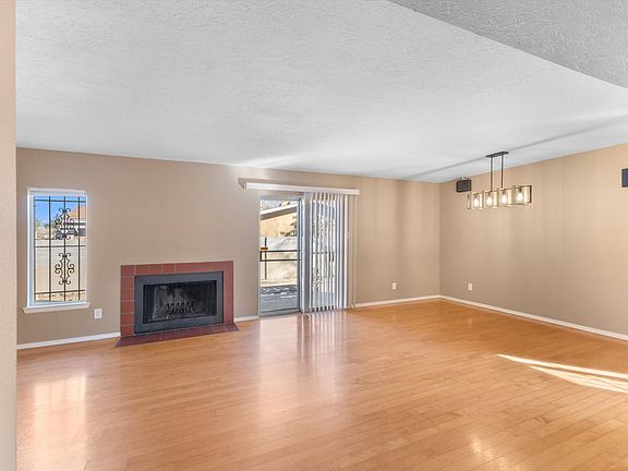 5th image of 632 Marquis Ct NE