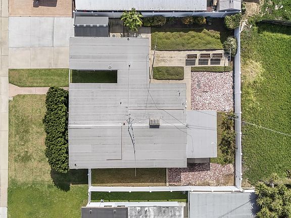 2nd image of 1054 Cuyamaca Ave