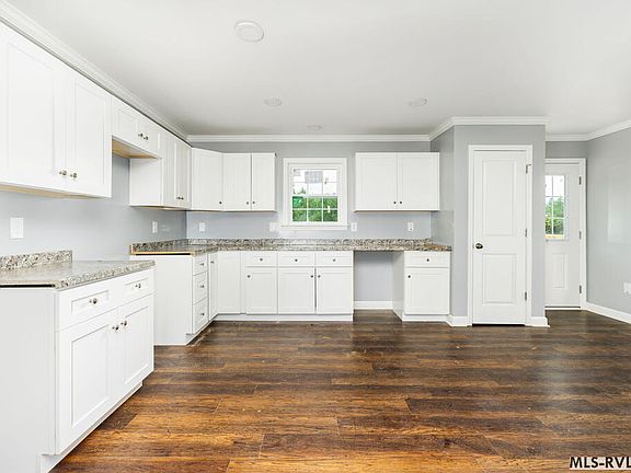 4th image of 2236 Plank Rd
