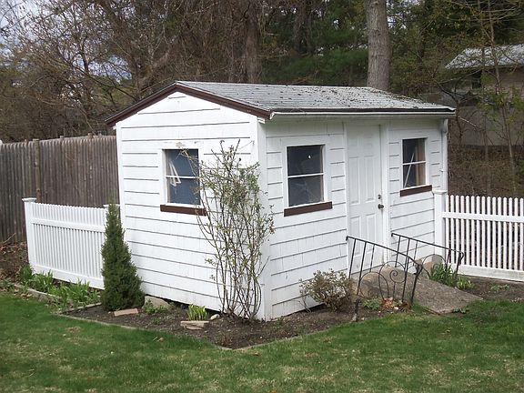 3rd image of 6 Linwood Ave