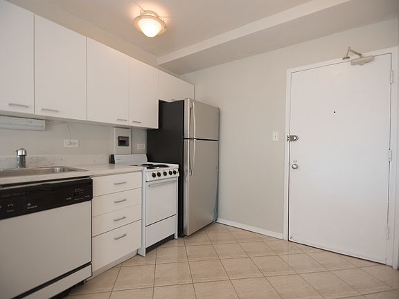 5th image of 3420 N Lake Shore Dr APT 6J
