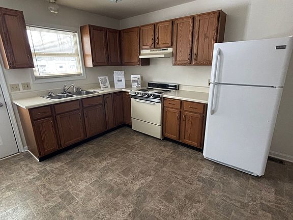 3rd image of 75A Walker Dr #75A