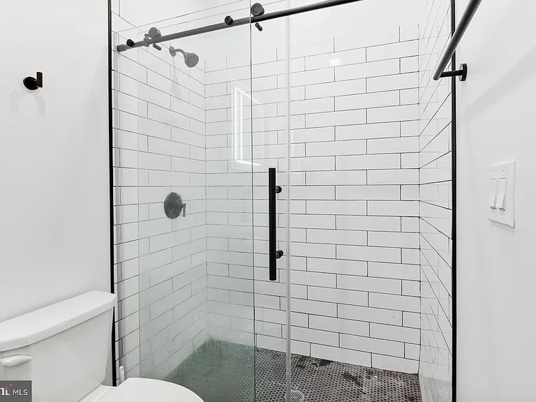 1153 N Front St #1R — Photo 6