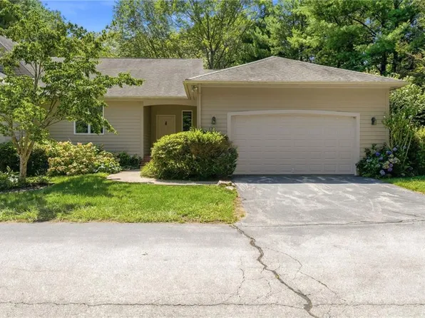 170 Pine Glen Dr, East Greenwich, RI 02818