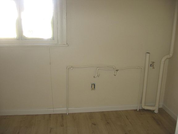 2nd image of 810 Georgia St
