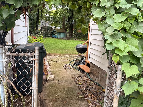 4th image of 629 W Olin Ave