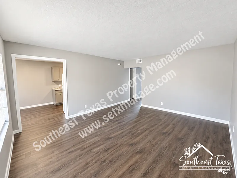 2 bed, 1.0 bath, 965 sqft, $775 — Photo 2