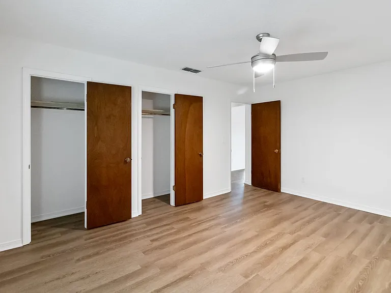 225 Montana Ave — Photo 6