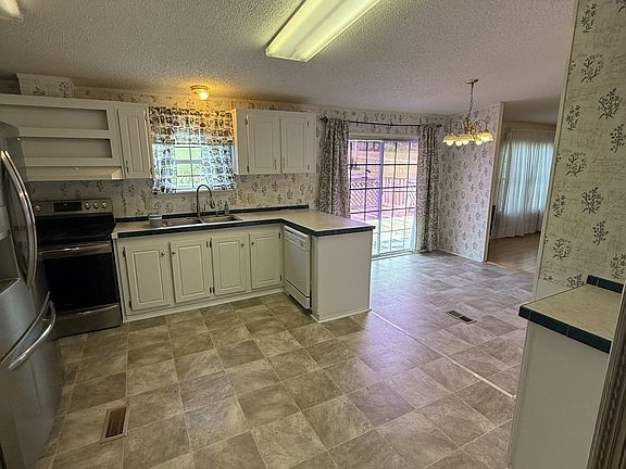 5th image of 1791 W Valley Rd