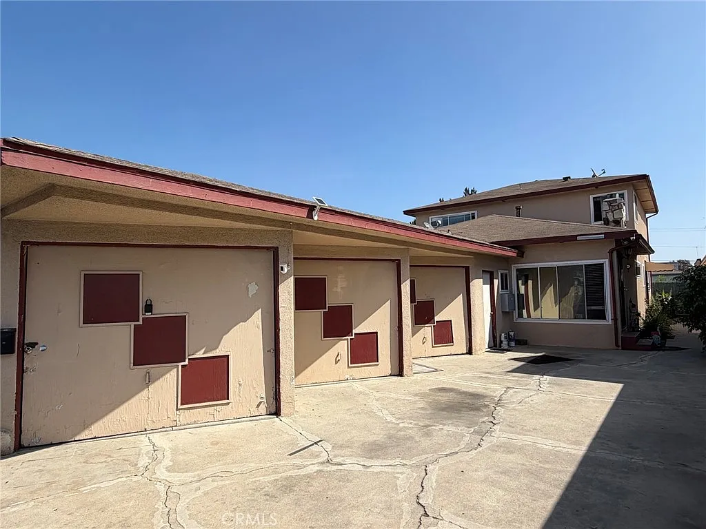 2 bed, 759 sqft, $2,550 — Photo 1