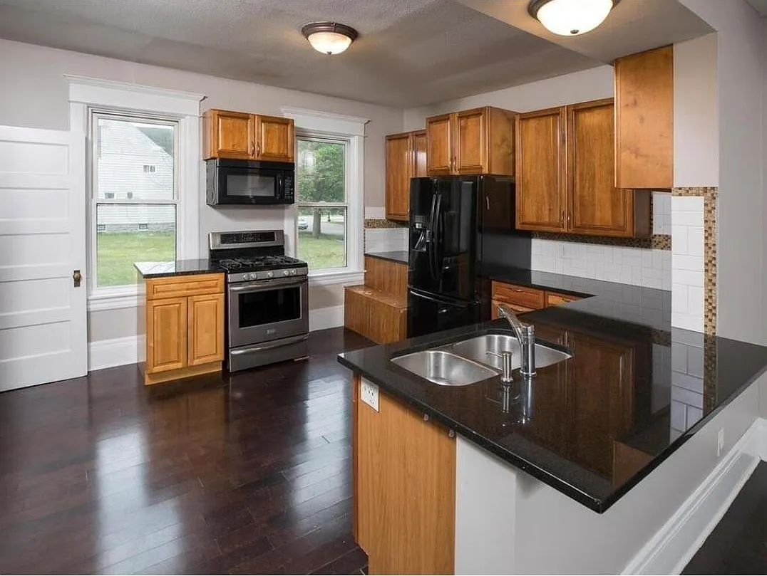444 Beacon Ave — Photo 1
