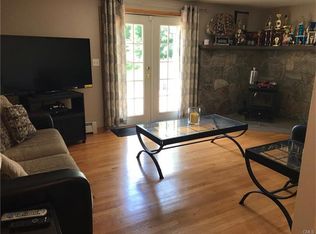 17 Hawthorne Dr, Monroe, CT 06468