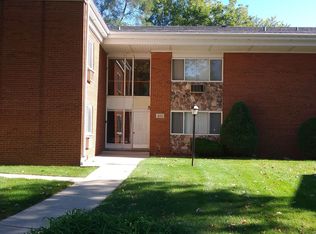 495 Saint Moritz Dr APT 1D, Glen Ellyn, IL 60137