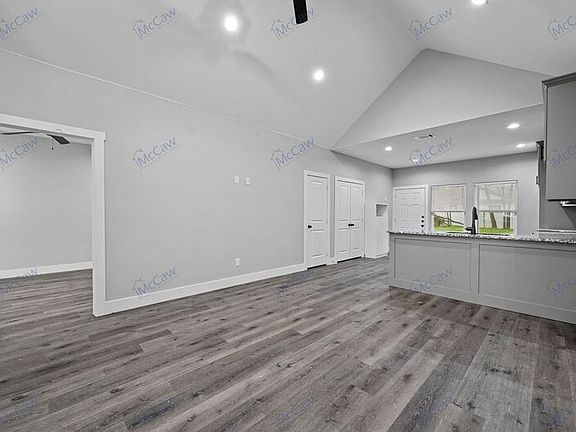 4th image of 1013 E Epstein St