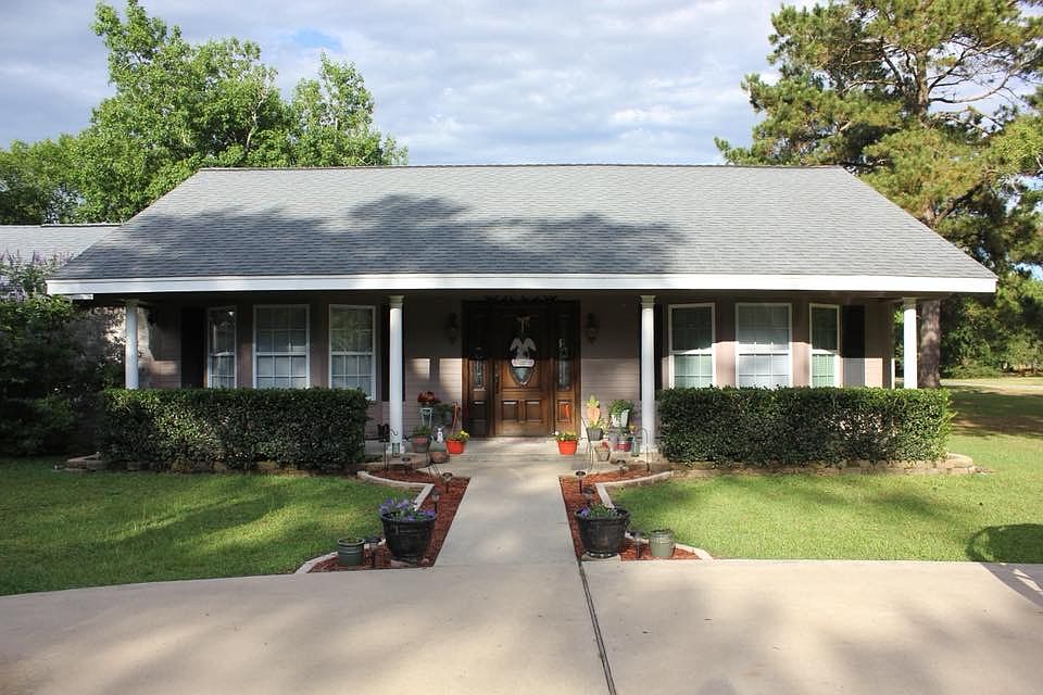 1st image of 18005 Camelia Dr