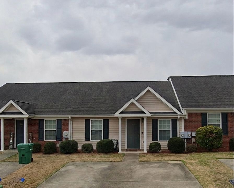 1st image of 303 Brock Ln
