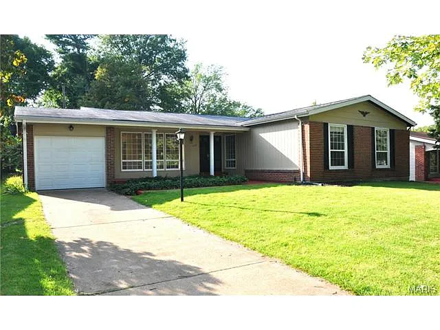 1105 Saddle Dr photo 1