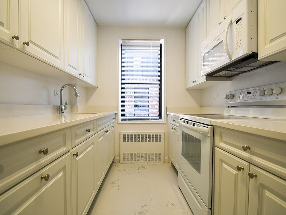 1st image of 2400 Webb Ave #7L