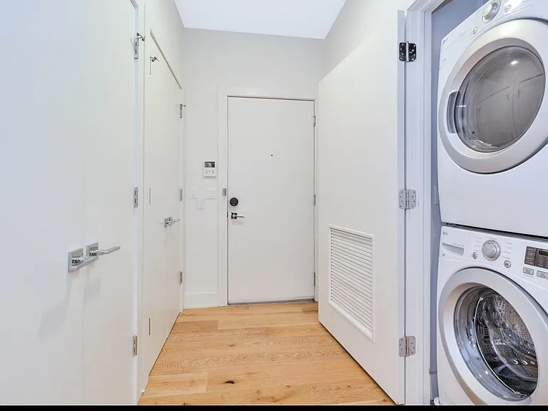 1101 Grand St #302 — Photo 17