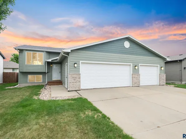 7608 S Bell Cir, Sioux Falls, SD 57108