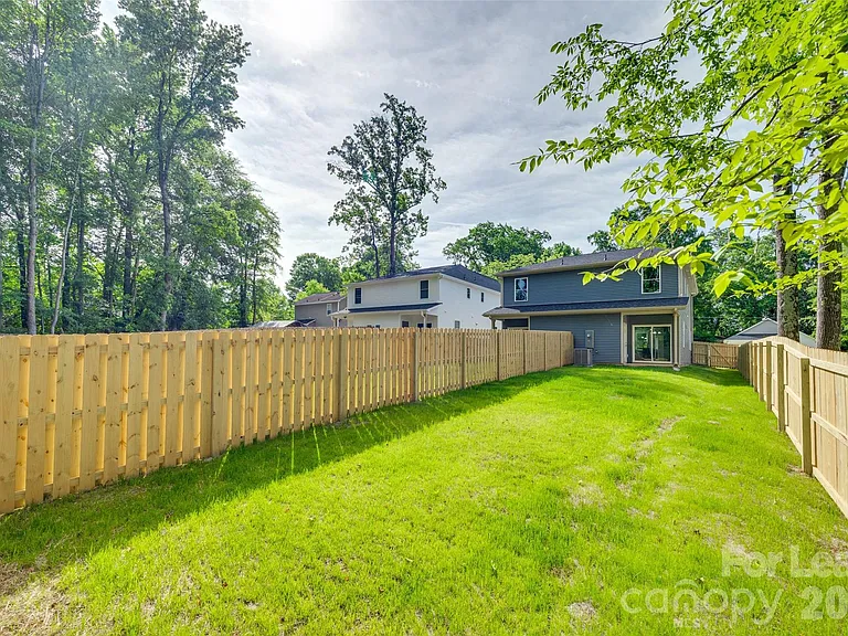 500 Dawn Cir #A — Photo 18