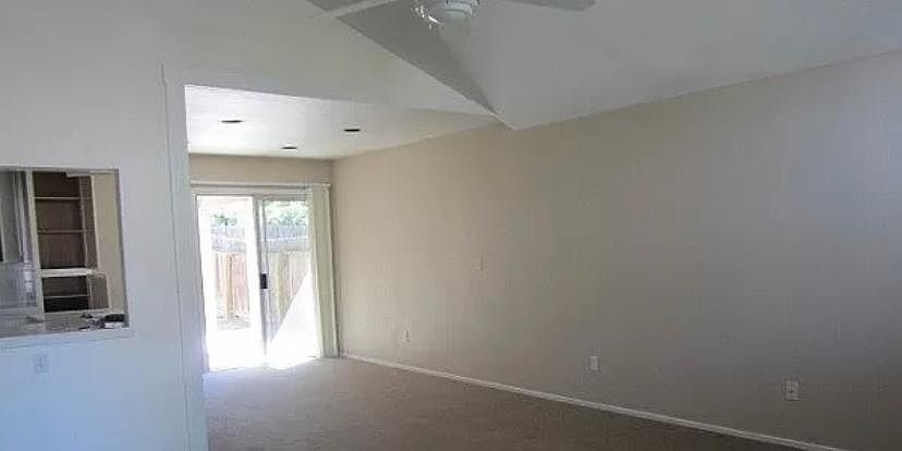 2nd image of 15243 W Magill Ave