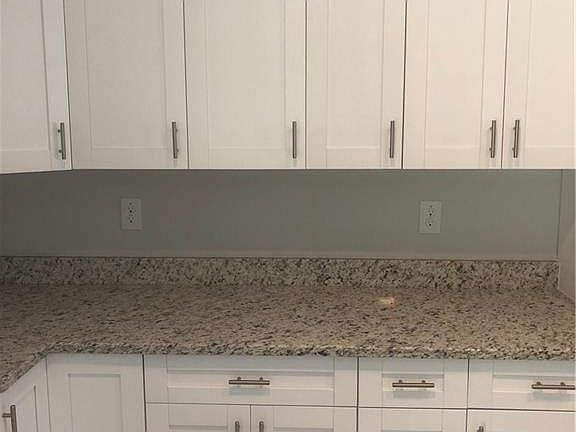 4th image of 915 Albany Ave