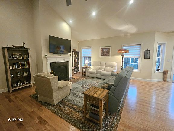 2nd image of 81 Bentley Way #2