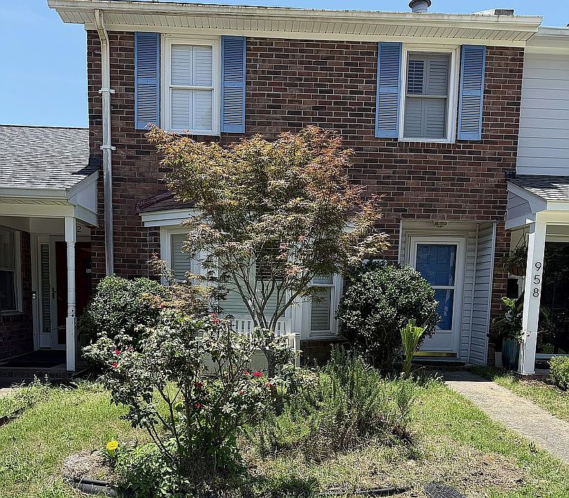 1st image of 960 Fowler Ct