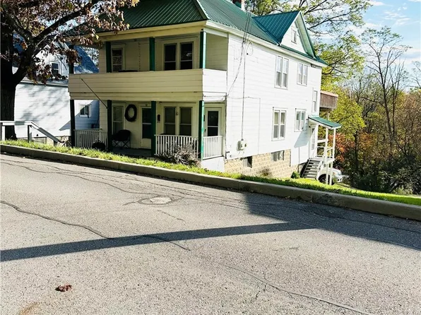 52 North St, Camillus, NY 13031