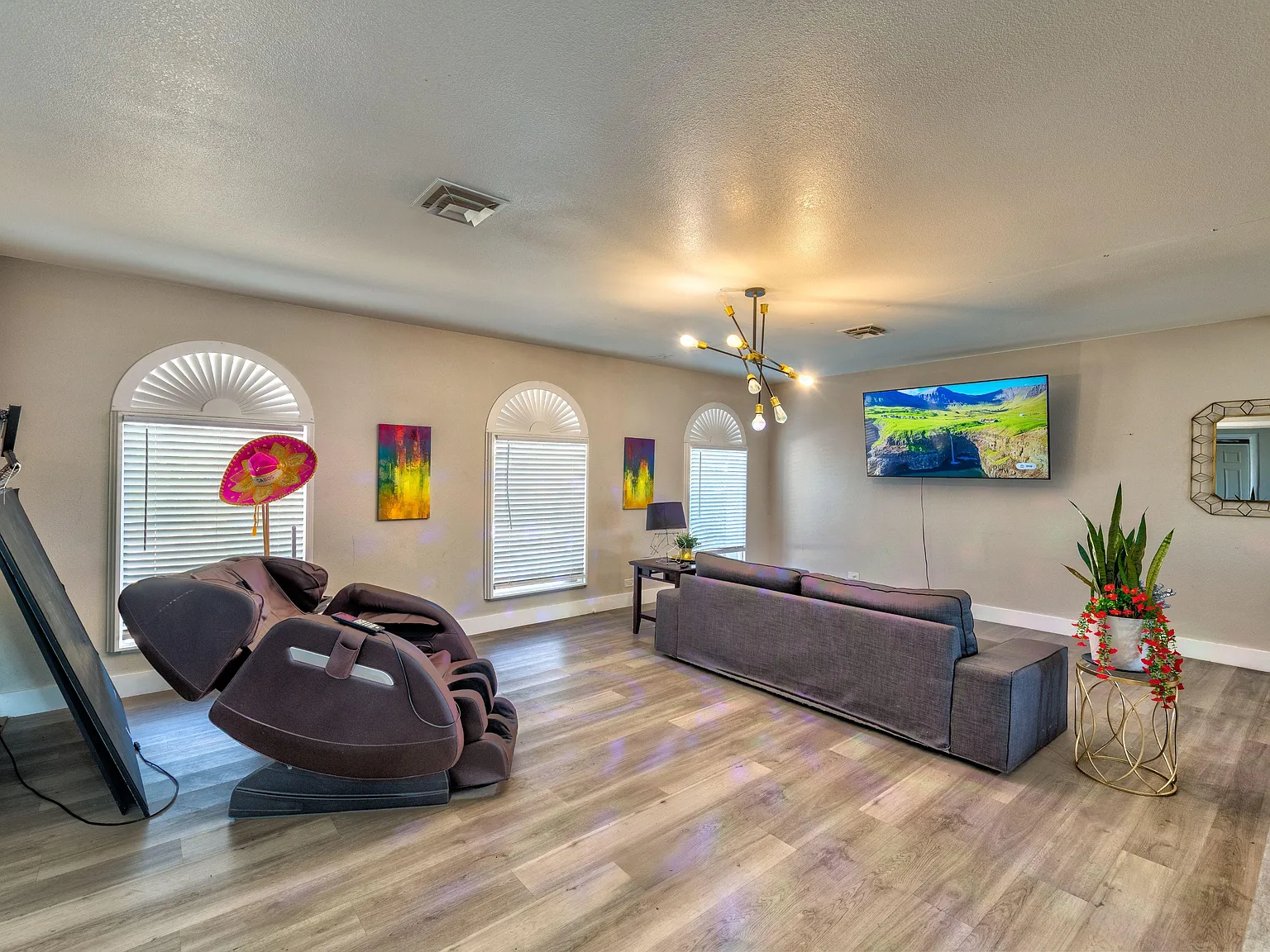 4 bed, 3.0 bath, 5231 sqft, $1,360 — Photo 2