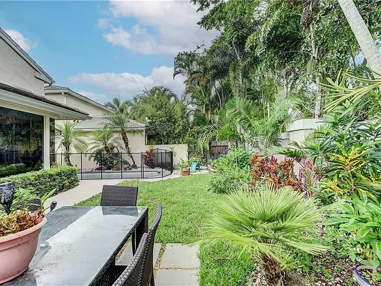 8171 Hampton Wood Dr — Photo 30