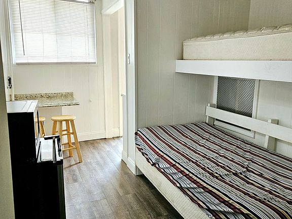 5th image of 459 South Ave Unit B