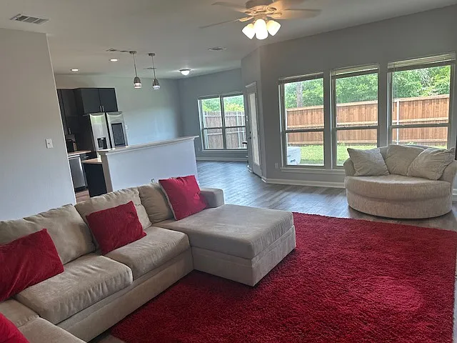 2129 Cranberry Ct — Photo 2