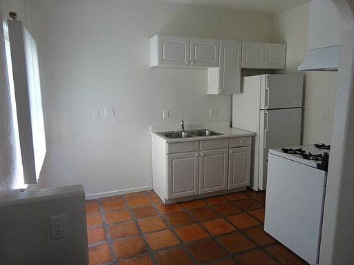 4th image of 2117 Front St APT 6