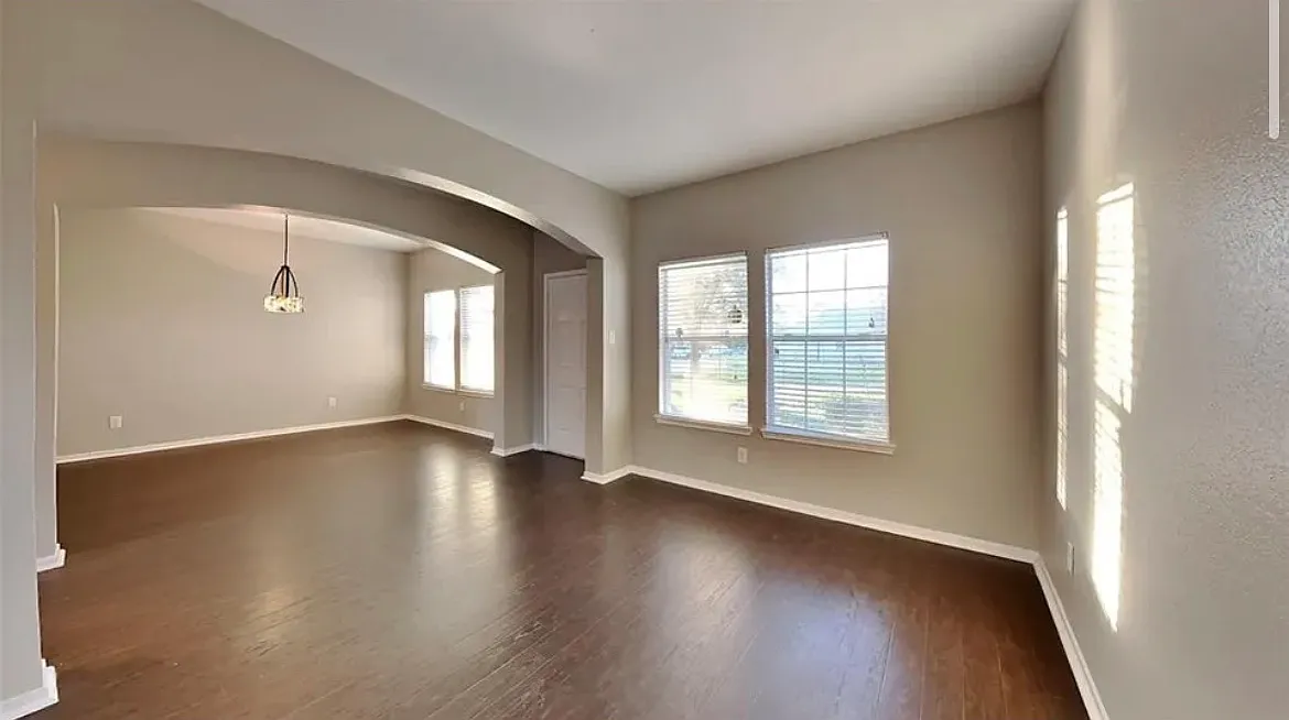 1608 Claremont Garden Cir — Photo 2