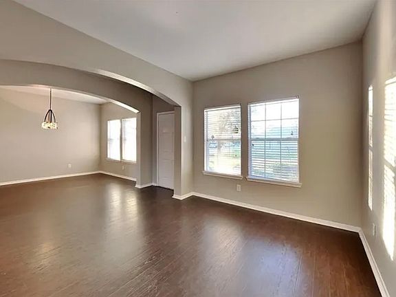 2nd image of 1608 Claremont Garden Cir