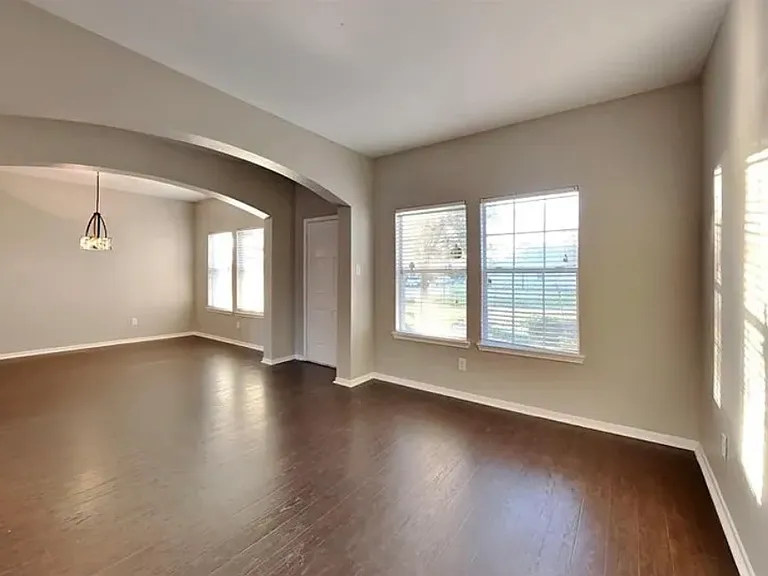 1608 Claremont Garden Cir — Photo 2