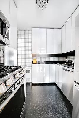 5th image of 55 E 87th St APT 10B