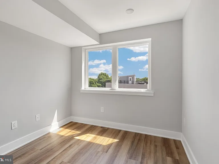 3965 Lancaster Ave #302 — Photo 23